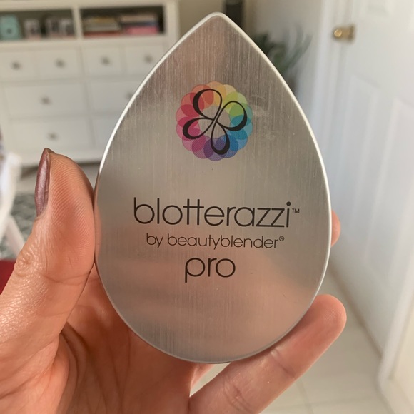 beautyblender Other - BLOTTERAZZI BEAUTY BLENDER PRO 🖤